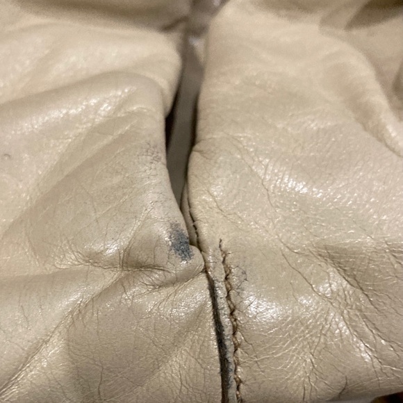 Authentic Miu Miu Dream Cream Mid Size Shiny Bag - Picture 6 of 10